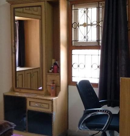 Srinivas Nilayam Apartamento Hyderabad Exterior foto