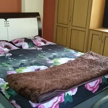 Srinivas Nilayam Apartamento Hyderabad Exterior foto